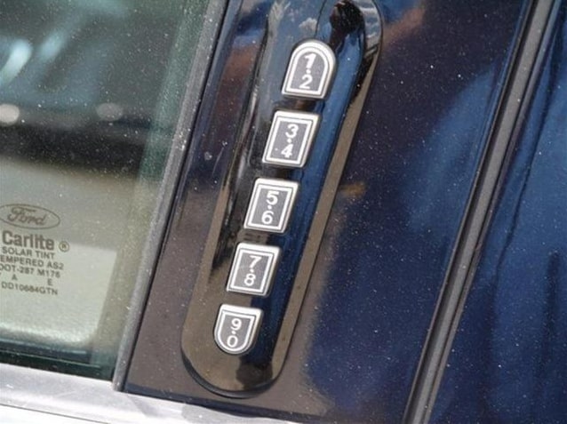 Restablecer la entrada sin llave de Ford