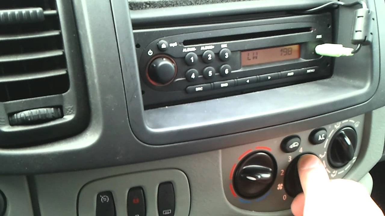 Vivaro Radio Code